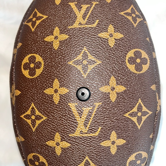 Football - Picture 3 of 5